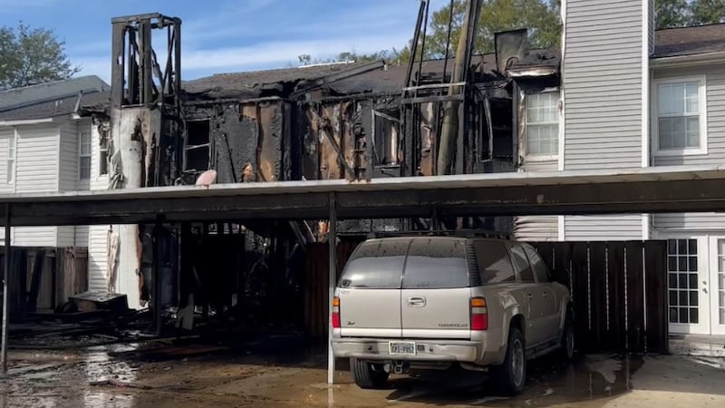 Fire sets townhouses ablaze in Monroe
