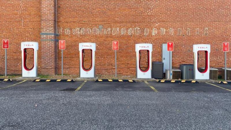 Public Tesla Superchargers at the Holiday Inn Downtown Alexandria in downtown
Alexandria,...