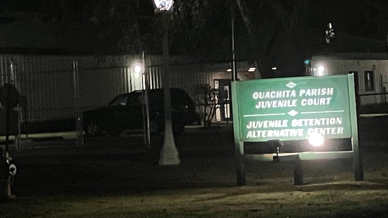 THREE JUVENILES ESCAPE GREEN OAKS DETENTION CENTER