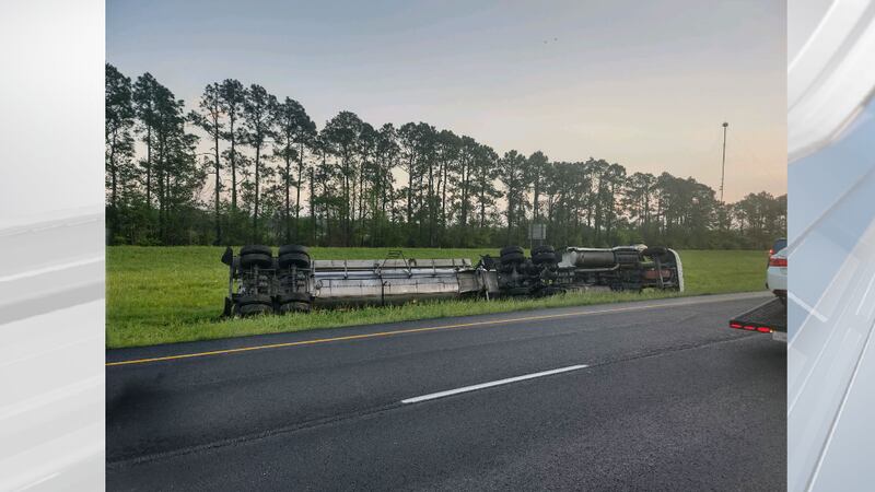 I-10 E closed at Lafayette due to overturned tanker